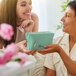 Sac de Maquillage en Cuir Personnalisé avec Fleur de Naissance et Nom Cadeau Anniversaire pour Femme