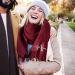 Personalizzato ricamato corona di fiori iniziale Faux Cashmere sciarpa scialle nappe con nome morbido caldo inverno accessorio compleanno regalo di vacanza per le donne