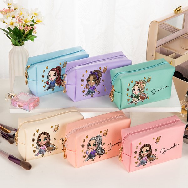 Personalisierte niedliche Cartoon Football Girl Leder Makeup Tasche mit Namen Portable Travel Essentials Geburtstag Geschenk für Frauen