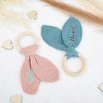 Personlig babysäker söt kanin virkad babyskallra sensorisk leksak med namn Baby Shower Present för nyfödd