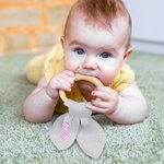 Personlig babysäker söt kanin virkad babyskallra sensorisk leksak med namn Baby Shower Present för nyfödd