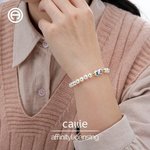 Pulsera de perlas con letras griegas personalizada joyería ajustable regalo de hermandad para mujeres día candidatura | Callie × Affinity Licensing