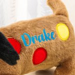Personalizzato carino cappello di compleanno a pois bassotto giocattolo bambola cane con nome Home Decor giorno di adozione regalo di festa per l'amante del cane proprietario