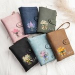 Personlig fødselsblomstbukett Tri-fold Wristlet Wristlet Name Wallet med kortholder Bursdagsgave til kvinner