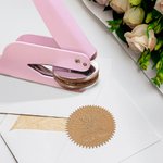 Gepersonaliseerd boek groeit bloemen bibliotheek Embossing stempel Hand Held Embosser met naam en titel verjaardag Book Club Gift voor boekenwurmen lezers
