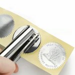 Gepersonaliseerd boek groeit bloemen bibliotheek Embossing stempel Hand Held Embosser met naam en titel verjaardag Book Club Gift voor boekenwurmen lezers