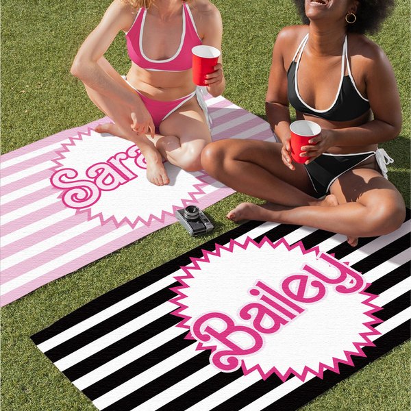 Spersonalizowany ręcznik plażowy z mikrofibry Retro w paski z imieniem Dolly Szybkoschnący Ręcznik plażowy z mikrofibry na lato Niezbędne w podróży Urodziny Prezent ślubny dla kobiet Dziewczyny