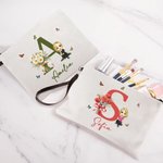 Bolsa de maquillaje de lona personalizada con ramo de flores de nacimiento nombre e inicial y personaje regalo para niña y mujer