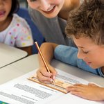 Personalisierte gravierte Tier Digger Regenbogen hölzerne Lineal Lesehilfen mit Namen Geburtstag zurück zu Schule Geschenk für Kinder Studenten