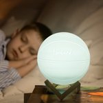 Personalisiertes 3D-Basketball 16 Dimmbare Farbe Touch-LED-Nachtlicht mit Hölzernen Sockel Fernbedienung Zimmer Deko Geschenk für Sportliebhaber