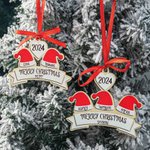 Ornement en Bois Personnalisé avec 2-10 Noms Style Chapeau de Père Noël Décor de Sapin Cadeau Pour Famille Enfants
