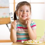 Personalizowany przenośny pojemnik na lunch w kształcie kwiatka z nożem, widelcem, łyżką i zestawem sztućców z imieniem Urodzinowy prezent dla chłopców i dziewczynek