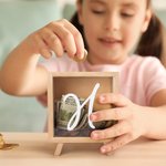 Hucha de madera transparente con hucha y entrada deslizante Decoración de la habitación infantil Regalo de cumpleaños para niños y niñas