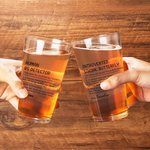 Spersonalizowany kieliszek do piwa 16 uncji z imieniem i nazwiskiem Oktoberfest Imprezowy prezent urodzinowy dla miłośnika trunków