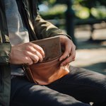 Mapamundi personalizado Brújula de piel auténtica Porta Pasaporte con nombre grabado y ranuras para tarjetas Aventura de viaje Regalo esencial para el amante de los viajes