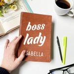 Personlig Boss Lady A5 Läder Journal Anteckningsbok med namn och 100 linjerade sidor Ny affärsbilaga Födelsedag Kontor Medarbetare Present för kvinnor