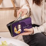 Personalisierte Mehrfächrige Cartoon Charakter Geburtsblumenkranz PU-Leder Geldbörse mit Namen Geburtstag Geschenk für Damen