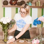Personalisierte Rose Gänseblümchen Blumen-T-Shirt Sweatshirt mit Text Shop-Eröffnung Geburtstagsgeschenk für Blumenarrangement Gartenarbeit Liebhaber