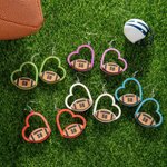 Pendientes personalizados de madera hueca en forma de corazón de fútbol con texto Game Day Team Gift for Women Girls Football Fans