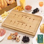 Personalisierte gravierte Geburt Blume FSC Bambus Charcuterie Schneidebrett mit Namen und Saft Rille Geburtstag Home Decor Geschenk für Mama Oma