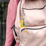 Personalisierte niedliche bunte Cartoon Dinosaurier Beaded Keychain mit Namen Rucksack Zubehör Geburtstag zurück zu Schule für Jungen Mädchen