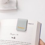 Segnalibro in pelle stile minimalista magnetico personalizzato con nome inciso regalo di compleanno e laurea per amanti dei libri e lettori accaniti