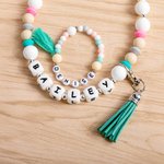 Collier pour chien et chat avec perles en silicone et bracelet avec nom et pompon Cadeau d'anniversaire pour le propriétaire de l'animal de compagnie