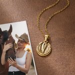 Personligt Vintage Hästsko Sadelhänge Halsband med graverat namn Country Smycken Födelsedag Ridsport Present till hästälskare Kvinnor