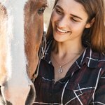 Personligt Vintage Hästsko Sadelhänge Halsband med graverat namn Country Smycken Födelsedag Ridsport Present till hästälskare Kvinnor