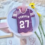 Etiqueta acrílica personalizada de la placa del vaso del Jersey del balompié con el accesorio del número y del nombre para el regalo del equipo del día del juego de la taza de Stanley para los amantes