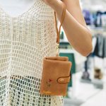 Personalizada de oro-borde de nacimiento Nombre de la flor de cuero de la PU de tres pliegues billetera con ranuras para tarjetas y correa de muñeca regalo de cumpleaños para las niñas las mujeres