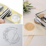 Spersonalizowany stempel do wytłaczania z imieniem i nazwiskiem Cat Silhouette Moon Birth Flower Ręczny stempel do wytłaczania z imieniem i nazwiskiem Urodzinowy prezent dla czytelników moli książkowy