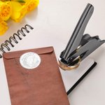 Spersonalizowany stempel do wytłaczania z imieniem i nazwiskiem Cat Silhouette Moon Birth Flower Ręczny stempel do wytłaczania z imieniem i nazwiskiem Urodzinowy prezent dla czytelników moli książkowy