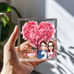 Personalisierte Cartoon Paare Rosa Herzbaum Quadratische Acrylplatte mit Namen Schreibtisch Dekoration Valentinstag Geschenk für Paare
