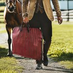 Sac à vêtements suspendu imperméable à l'eau à motif de cheval personnalisé avec nom Accessoires de voyage pour spectacles de chevaux Cadeau pour les passionnés d'équitation