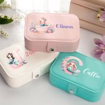 Personalisierte Fantasy Meerjungfrau Mädchen zweischichtige tragbare PU-Leder-Schmuck-Box mit Namen Reise-Zubehör Geburtstag Jahrestag Geschenk für Frauen Mädchen