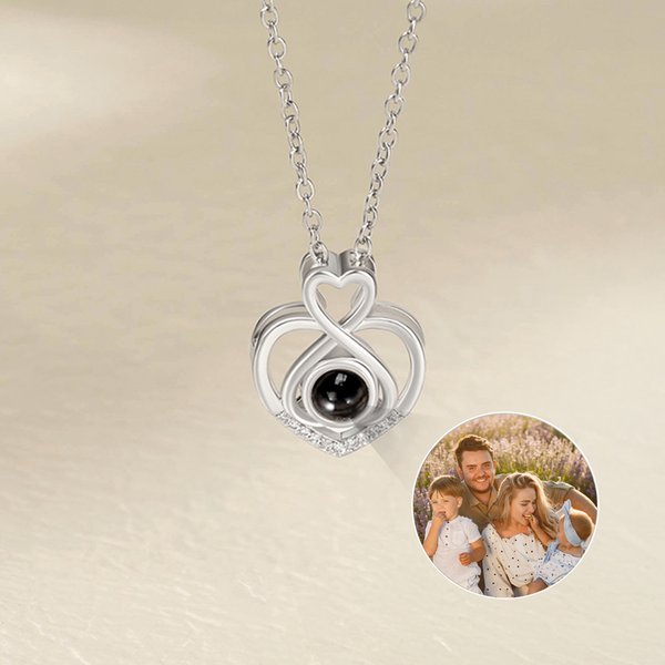 Collana di zirconi con ciondolo a forma di cuore personalizzato con proiezione di foto regalo di San Valentino per le donne
