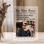 Spersonalizowana tablica akrylowa ze zdjęciem The Love Times z imionami pary i rokiem Dekoracja na biurko Walentynkowy prezent rocznicowy dla pary