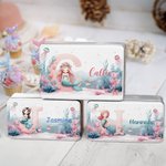 Scatola di latta per biscotti in metallo per uso alimentare con iniziali e nome, regalo di compleanno e di ritorno a scuola per ragazze.