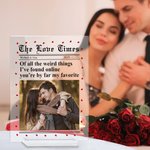Spersonalizowana tablica akrylowa ze zdjęciem The Love Times z imionami pary i rokiem Dekoracja na biurko Walentynkowy prezent rocznicowy dla pary