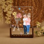 Personalisiertes Geburtsblume Cartoon Charaktere LED-Nachtlicht mit Holzsockel Namen Liebe Umarmung Haus Deko Valentinstag Geschenk für Paare