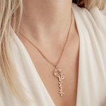 Personalizada Dainty Sun Nombre de la Flor Colgante Collar Floral Joyería Cumpleaños Aniversario de regalo para las mujeres