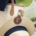 Gepersonaliseerde Cartoon Golfspeler Geboortebloem Draagbare Magnetische Lederen Hoed Clip met Naam Reisaccessoires Verjaardagscadeau voor Vrouwen Meisjes