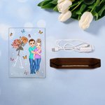 Personalisiertes Geburtsblume Cartoon Charaktere LED-Nachtlicht mit Holzsockel Namen Liebe Umarmung Haus Deko Valentinstag Geschenk für Paare
