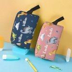 Personalisierte tragbare große Kapazität niedlichen Dinosaurier Wolke Kulturtasche mit Namen und Griff Geburtstag Kindertag zurück-zu-Schule Geschenk für Kinder