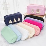 Bolsa de maquillaje personalizada con letras griegas en chenilla para hermandad de mujeres Regalo de cumpleaños esencial para hermanas amigas | Callie × Affinity Licensing