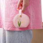 Personalizado con montura de oro de nacimiento de la flor portátil de cuero de mano joyería caso con el nombre de cumpleaños de la dama de honor Día de la Madre de regalo para las mujeres