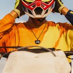 Personalisierte stilvolle Laser graviert Motocross Nummer Halskette Geburtstag Valentinstag Geschenk für Off-Road-Fahrzeug-Liebhaber