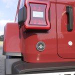 Personalisierte In Loving Memory Pet Paw Print Angle Wings Jeep Abzeichen mit Namen für 4x4 Fahrzeug Dekoration Pet Memorial Geschenk für Autobesitzer