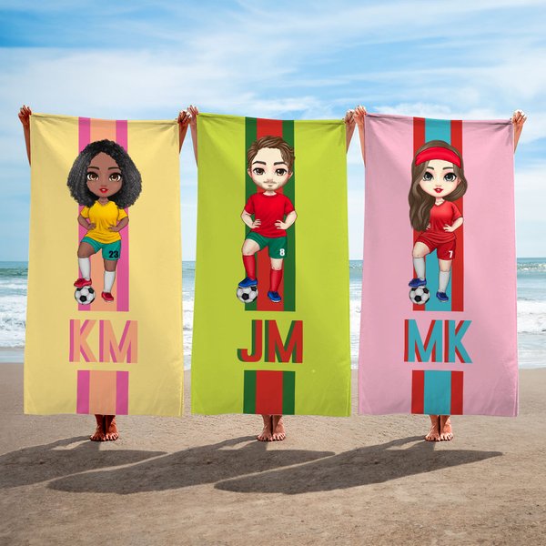 Toalla de Playa de Secado Rápido Personalizada con el Monograma de un Personaje de Fútbol a Rayas Accesorios de Vacaciones Regalo de Cumpleaños para los Amantes del Fútbol